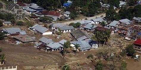 Indonesia kerap sekali terjadi bencana alam. Banjir dominasi bencana alam sepanjang 2011 : Okezone News