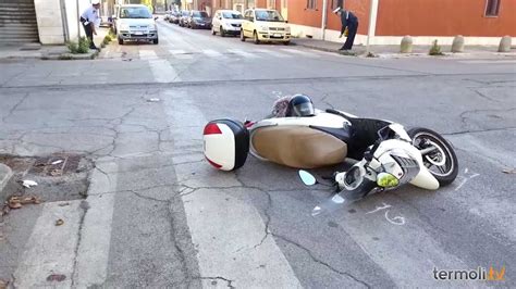 Termoli Incidente Scooter Grave Una Donna Youtube