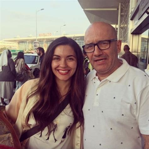 Vão ser entretanto pais, e o casal decidiu responder às criticas. Sara Barradas cheia de vontade de dar um filho a José ...