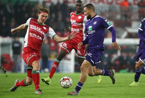 De sterke regionale verankering, de vlaamse werkersmentaliteit en (inter)nationale uitstraling bieden essevee alle troeven om die ambitie kracht bij te zetten. Zulte Waregem verliest slordige pot voetbal met 1-2 van ...