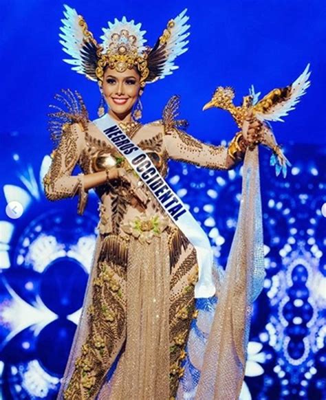 Vickie rushton shares how she prepared for the binibining pilipinas 2019 pageant. Vickie Rushton National Costume In Bb. Pilipinas Adored By ...