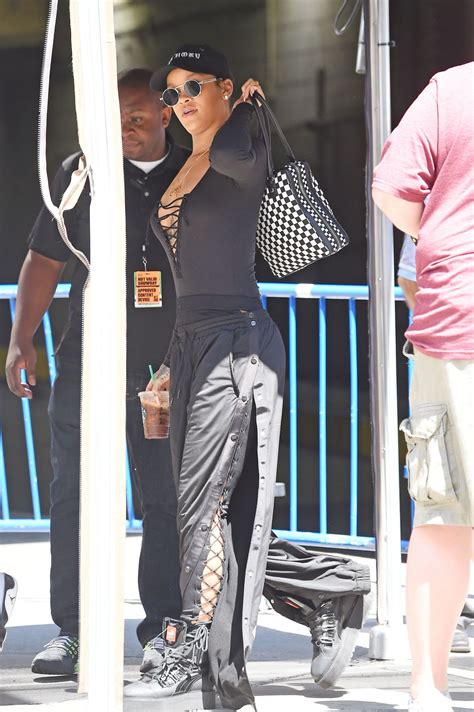 Rihanna Arrives At Madison Square Garden For Vma Rehearsals In New York
