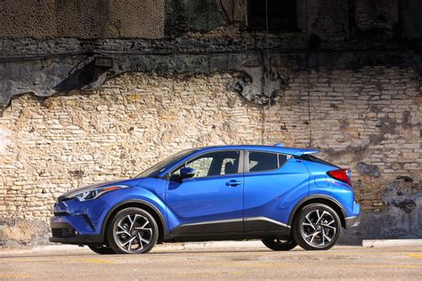 Keep reading below to learn more about the 2019 toyota rav4 hybrid xle and xse. Stick Shift: 2019 Toyota C-HR XLE Premium