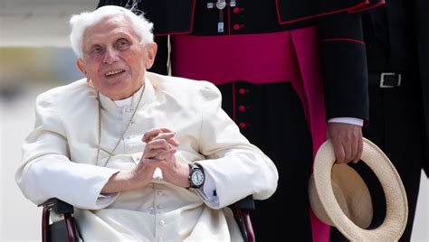 Schlechte sitten, verleumdungen, machtspiele, schrankenlose ambitionen und diebstahl führten zur … Benedikt XVI. in Regensburg: Ex-Papst sah seinen Bruder ...