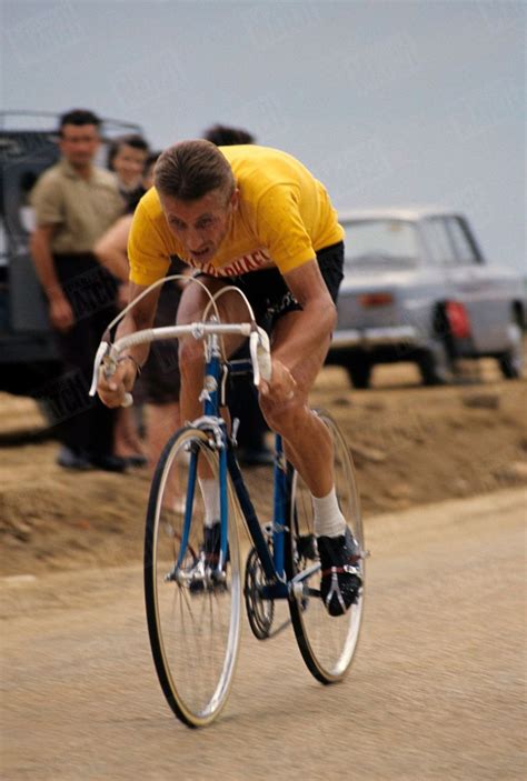 Raymond poulidor a assisté à la pièce « l'éternel premier » qui retrace la carrière de jacques anquetil. Poulidor-Anquetil, face à face dans le Tour 1964