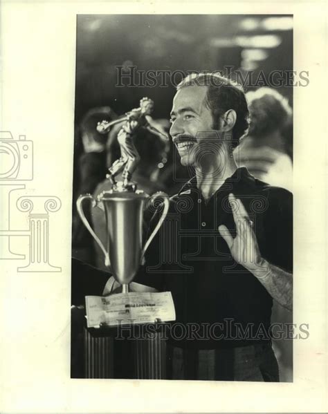 1981 Press Photo Professional Bowler Marshall Holman Wins Us Open