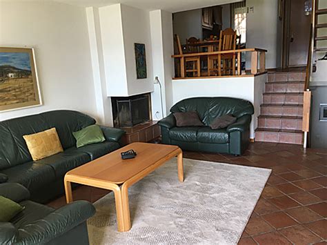 Liegewiese, freisitz, spielmöglichkeit für kinder befinden sich rund ums haus. Ferienhaus Brione ( Locarno ), Tessin, 3 1/2 Zi. bis 4 ...