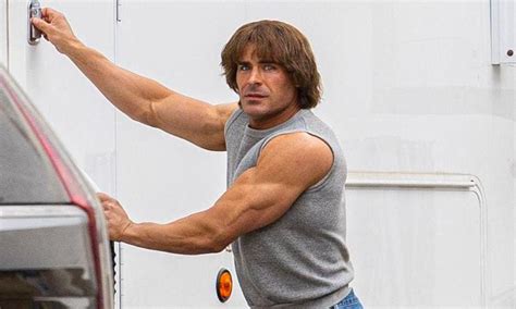 Zac Efrons Ripped Body And Shaggy Wig Have People Amused