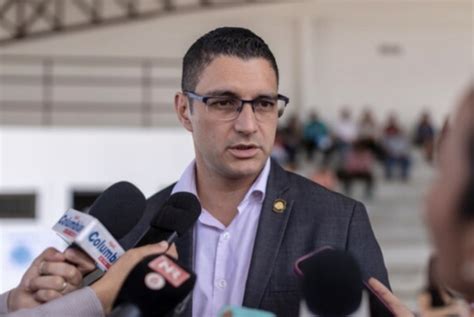 Trabajamos para fortalecer nuestro sistema sanitario en forma federal y equitativa. ¿Quién es nuestro Ministro de Salud? - Hola es Lola