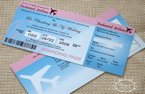 Pernikahan yang sudah dinantikan perlu dipersiapkan undangan pernikahan yang hadir elegan dalam warna gelap karena sentuhan emas pada font. Contoh Undangan Pernikahan Simple Dan Elegan