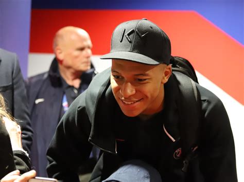 Équipe de france de football. Villeurbanne : le maillot de Kylian Mbappé vendu 160 000 euros