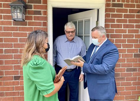 Jehovahs Witnesses Return To Door Knocking Navarre Press