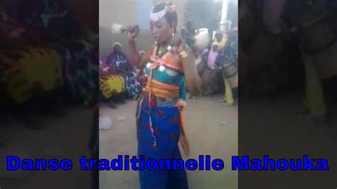 Danse Traditionnelle Ivoirienne Chez Les Mahouka Au Nord De La Côte D