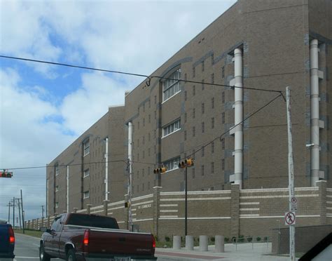 Dallas Jail Officer Testifies on Lack of Covid-19 Precautions