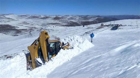 During the month, sutherland receives up to 0.31 inches (8 millimeters) of snow. Heaviest snowfall in 20 years for Lesotho, Africa pictures and videos - Strange Sounds