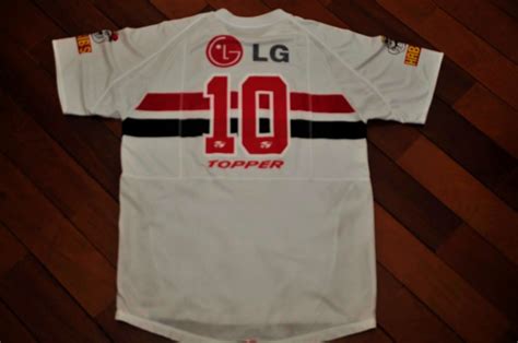 São paulo futebol clube (conhecido apenas por são paulo e cujo acrônimo é spfc) é uma associação esportiva brasileira da cidade de são paulo, capital do estado homônimo. Camisa Do São Paulo Futebol Clube Oficial Lg Topper #10 ...