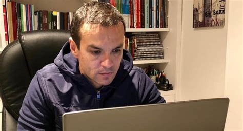 His birthday, what he did before fame, his family life, fun trivia facts, popularity rankings, and more. Juan Diego Alvira promete regalo a televidente en Noticias ...