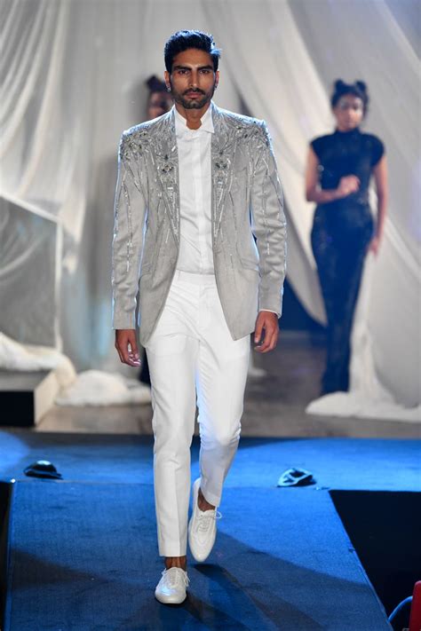 Gurav Gupta Lakmé Fashion Week Summerresort 2019 Modern Suits Mens