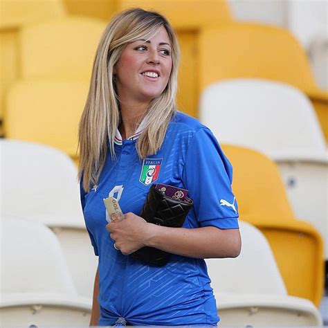 Lei lo ha seguito coi figli la sinopoli ha risposto: wagsapp.net Roberta Sinopoli, Claudio Marchisio's WAG ...