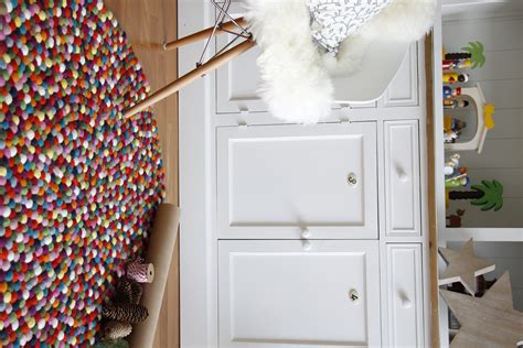 Viele kleine filzkugeln aneinandergereiht, machen einen untersetzer, eine wärmende stuhlauflage oder einen ganzen. Filzkugel Teppich Selber Machen - Blogdejust