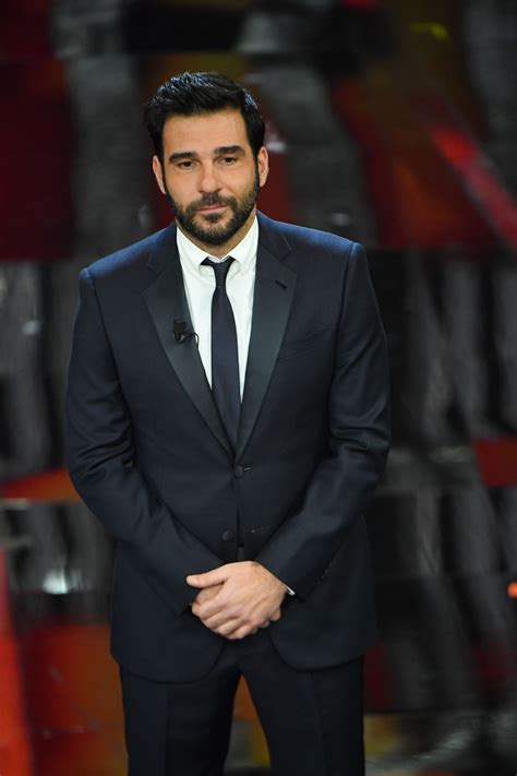 Nel 1995 esordisce in televisione in la luna rubata, di gianfranco albano. Festival di Sanremo 2018: l'alta moda sul palco dell'Ariston | Luxgallery.it