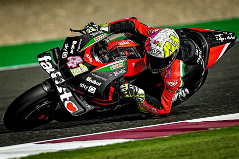 Aleix espargaró va caure a la volta de sortida al matí, fortament, a 300 km/h, per culpa d'oli d'una altra moto, i no va poder seguir. Aleix Espargaro hands Aprilia Day 1 honours at Qatar Test ...