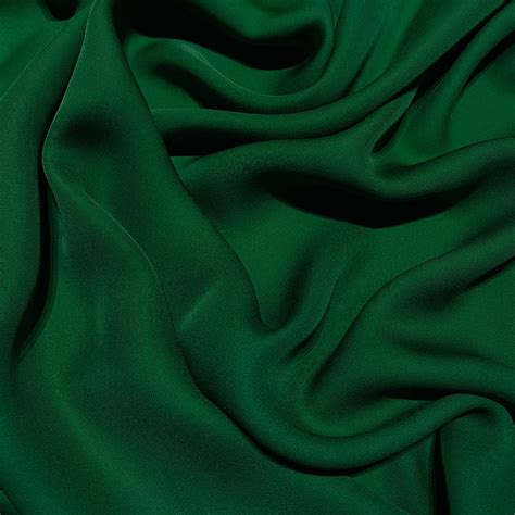 Emerald Green Fluid Silk Crepe Dobby Fabric — Tissus En Ligne