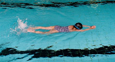 Ab dem vierten lebensjahr können kinder schwimmen lernen und die korrekten schwimmbewegungen anwenden viele kinder lernen in der gruppe schneller als beim schwimmtraining mit den eltern. Schwimmen lernen: Für Könner » mobilesport.ch
