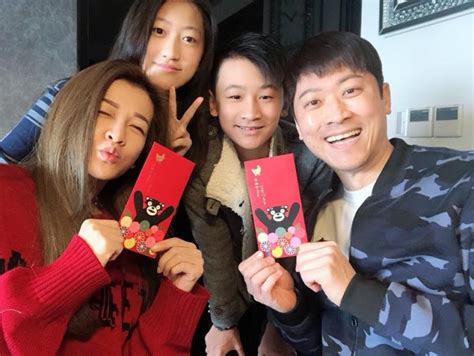 陈海嫉恶如仇，准备行动， 却被检察长季昌明拦下，一同前往省里汇报。 此前汉东省由省委副书记兼政法委书记高育良和省省委常委、京州市委书记李达康（吴刚 饰）截然分为汉大帮和秘书帮两派，新来的书记沙瑞金（张丰毅 饰）. 48歲侯昌明這麼猛？陪妻現身婦產科驚喊「不會吧」 - 自由娛樂