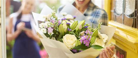 When sending your friend, family or loved one a bouquet, you can pick anything from hundreds of styles. Cheap Flower Delivery Prices | Teleflora vs. 1800Flowers ...