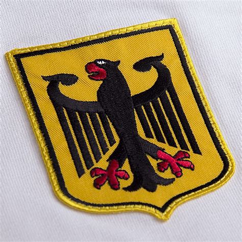 Bij voetbalshirtjes.shop vind je het grootste aanbod voetbalshirts wereldwijd. Duitsland retro voetbalshirt jaren '70 + Nummer 5 |Sportus.nl