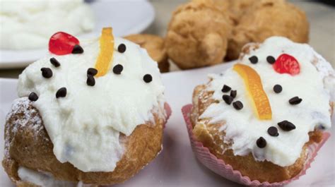 Il calçot è un cipollotto dolce tipico catalano della. La Sfincia di San Giuseppe, la ricetta del tipico dolce ...