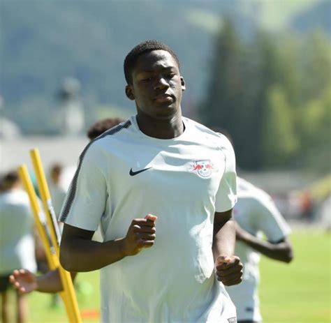 Ibrahima konaté, 21, aus frankreich ⬢ position: Ibrahima Konaté wieder im Mannschaftstraining bei Leipzig ...