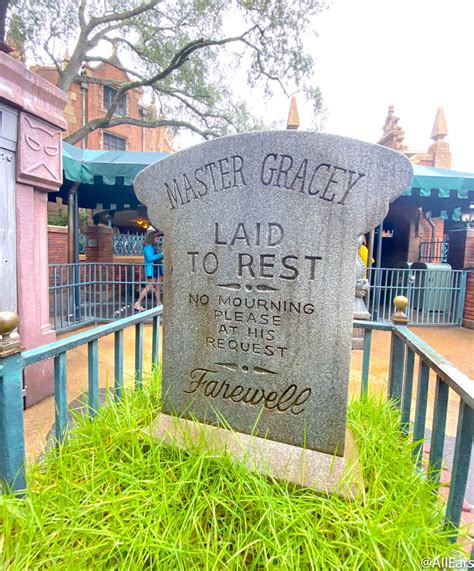 Disney Worlds Haunted Mansion Graveyard Was Open To Visitors Today