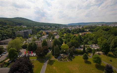 The property offers free parking and dusseldorf international airport is located 54.1 miles away. Lage & Wohnen | Augustinum Seniorenresidenz Bad Neuenahr