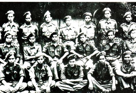 Pahlawan nasional adalah sebuah gelar tertinggi yang ada di indonesia. ::Teratak Senjaku::: 31 Julai Hari Pahlawan