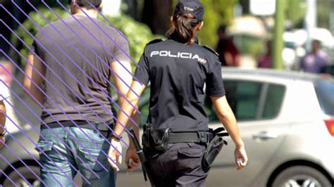 Despiden a una policía nacional en prácticas en Málaga por estar embarazada