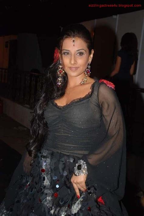 Celebrity Ting Ting Vidya Balan Hot Bra Show