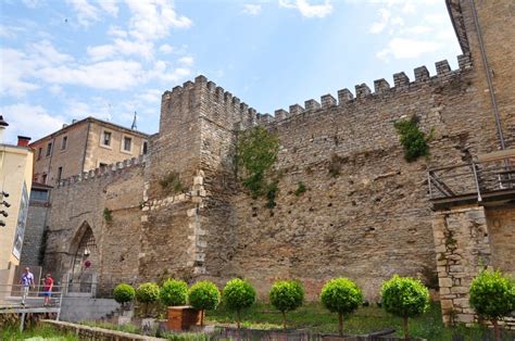 It holds the autonomous community's house of parliament, the headquarters of the government, and the lehendakari's (prime minister's) official residency. Discover what to do and see in Vitoria in Alava Spain