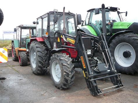 More than 3 millions of mtz belarus tractors successfully operate in over 100 countries around the world all year. Belarus mit Stoll-Frontlader steht in der Ausstellung bei ...