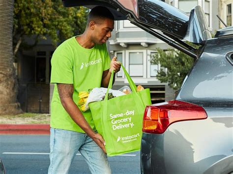 On Demand Grocery Startup Instacart Plans To Hire 300000 More Workers