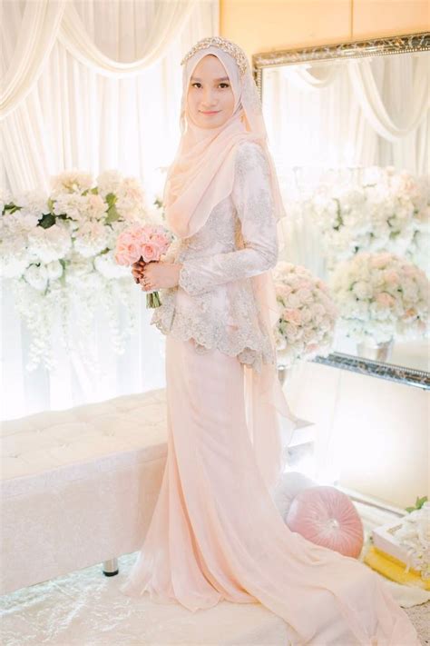 Collection by wisata bakti alam. The 25+ best Malay wedding dress ideas on Pinterest ...