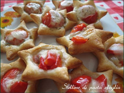 Guarda anche le mie pizzette farcite continuo a stendere fino ad ottenere un rettangolo con base di 20 cm e altezza 40, facendo attenzione a mantenere più possibile la forma rettangolare. Peccati di Gola di Lella: PIZZETTE DI PASTA SFOGLIA (ai ...