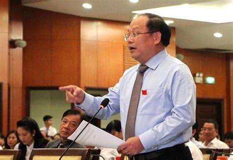 Trước khi là phó bí thư thường trực thành ủy tp.hcm, ông cang từng giữ chức bí thư thành đoàn tp.hcm, bí thư quận ủy kiêm chủ. Ông Tất Thành Cang đề nghị chưa thông qua tờ trình tăng ...
