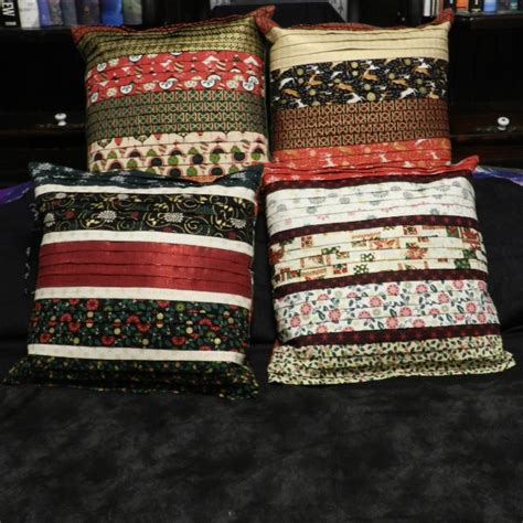 Browse 2.5 inch strips, jelly rolls, and more for sale at fat quarter shop. 1 Jelly Roll = 4 Christmas Faux Pleated Pillows | Quiltsby.me