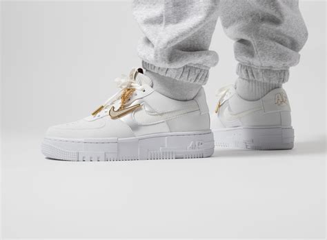 Высокие кроссовки air force 1. DC1160-100 : que vaut la Nike Air Force 1 AF1 Pixel White ...