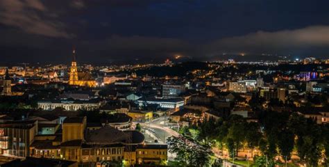 The city, with about 320,000 people, is very pleasant. Descoperă România. Cetățuia, steaua din Cluj - Napoca ...