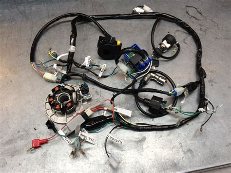 Remove the primary drive clutch (1) and clutch center guide (2). OORacing - performance monkey bike, pit bike, madass ...