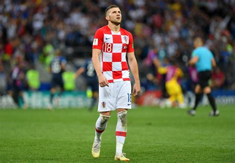 منتخب كرواتيا في المونديال الروسي. هكذا تصرف ريبيتش في جائزة وصيف كأس العالم - جريدة الشبيبة ...