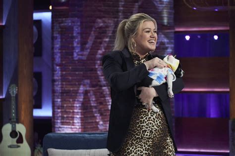 Clarkson has served as a coach on the voice since its fourteenth season, and since 2019, has hosted her own talk show, the kelly clarkson show. Next Week's "Kelly Clarkson Show" Covers Will Include ...